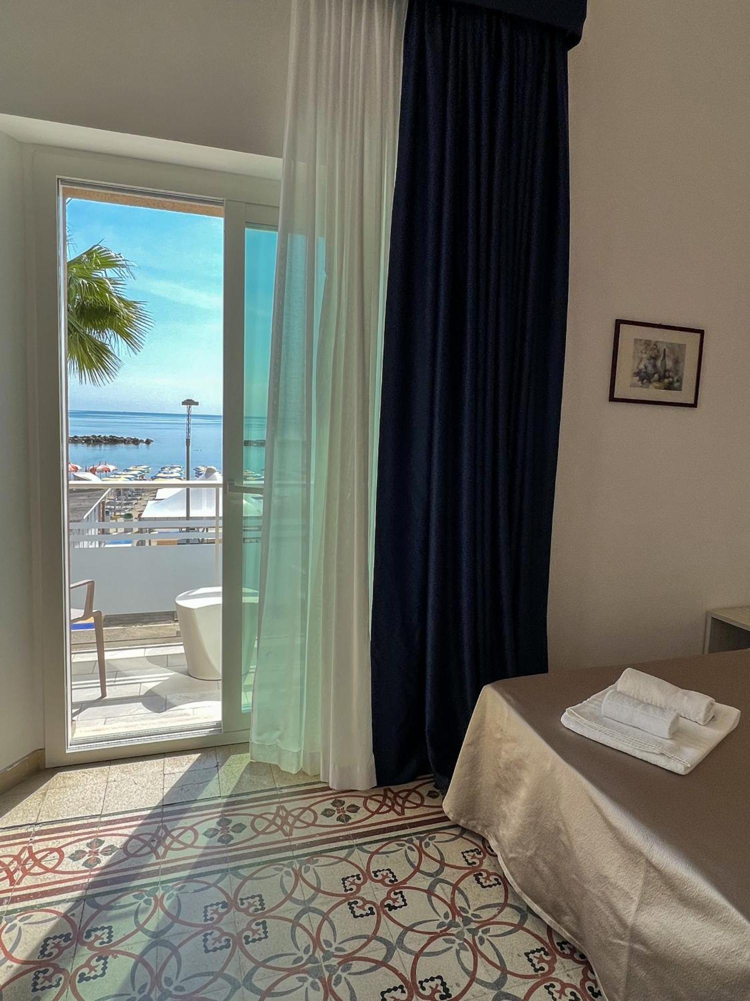 Hotel Ideal Cupra Marittima Exteriör bild