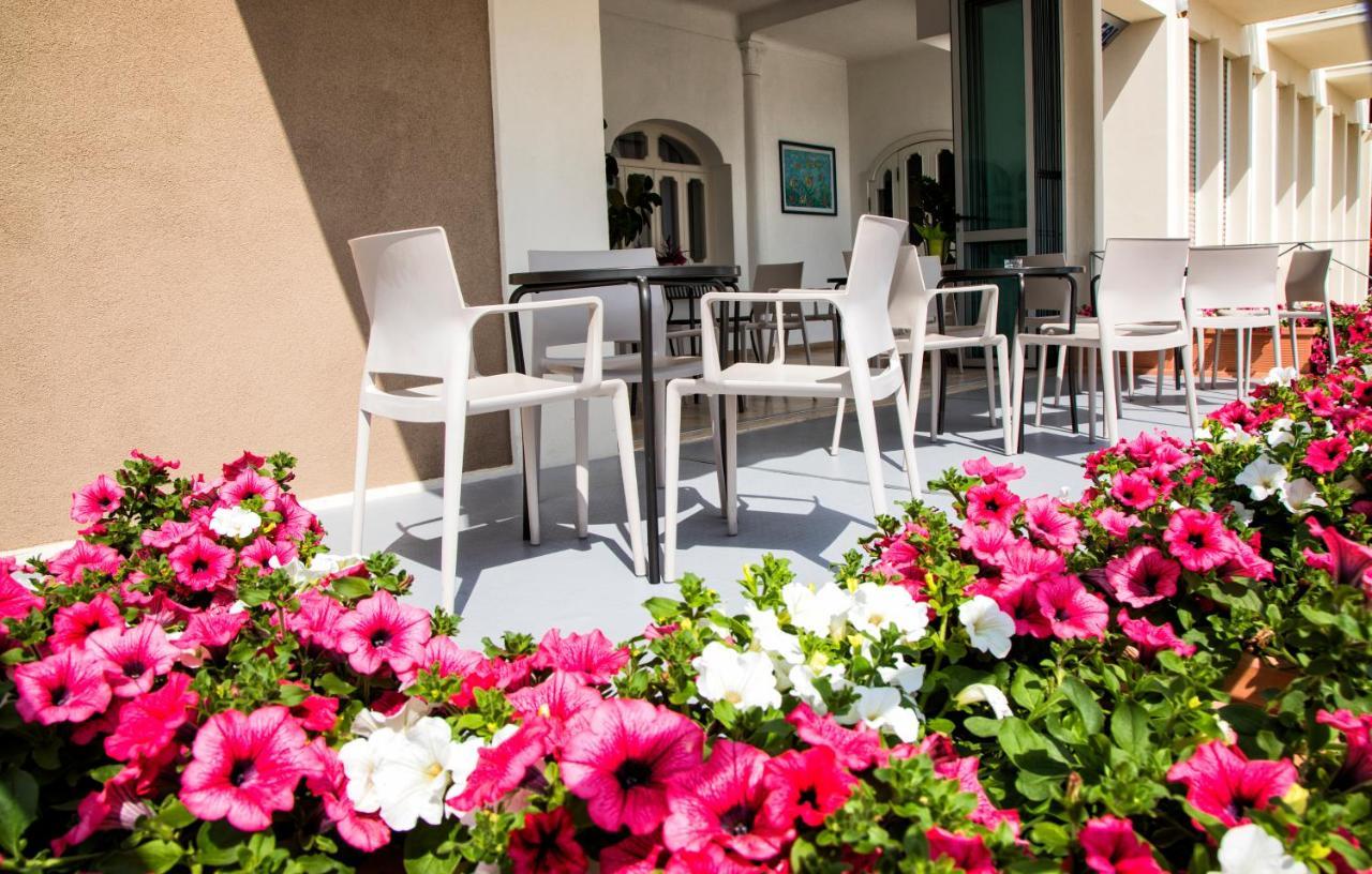 Hotel Ideal Cupra Marittima Exteriör bild